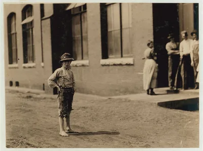 [Noon hour at Massachusetts Mill, Lindale Ga. During the days…, Georgia, 1913