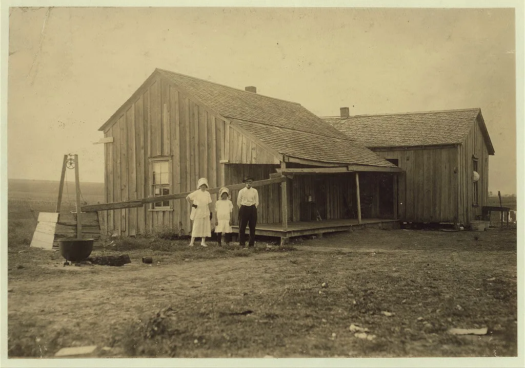 A dilapidated "renters" home near West. The Tripp farm. Five in the…, Texas, 1913