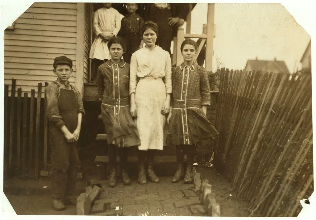 These four children of H.T. Thompson, 267 A Street all work in the…, Alabama, 1913