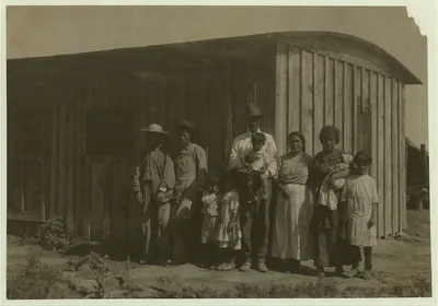 [Mexicans. Beet workers and the shacks they live in near Rocky Ford,…, Colorado, 1915