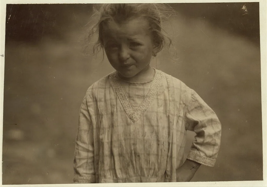 Three-year old Hilda, who is beginning beet work on a Wisconsin farm.…, 1915