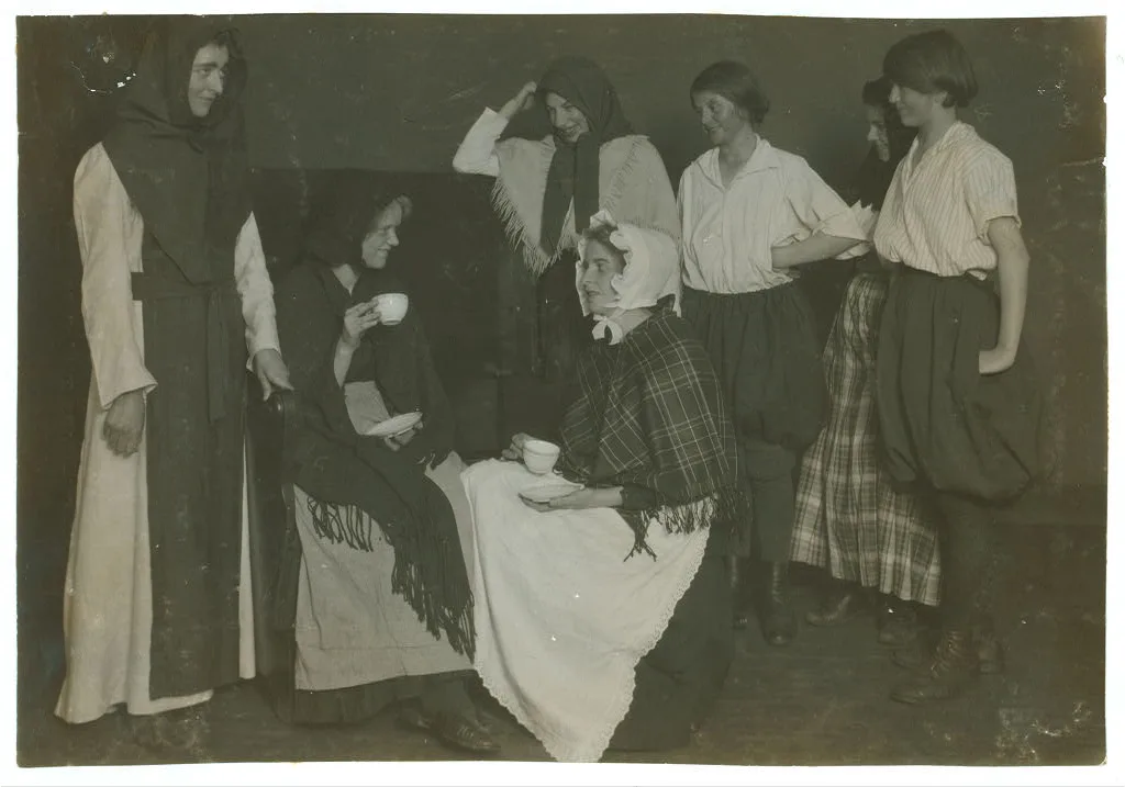 [Scenes from "The Twig of Thorn" given by a club of working girls in…, Massachusetts, 1916