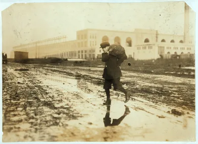 [Stealing coal from railroad coal-yard.]  Location: [Boston,…, Massachusetts, 1917