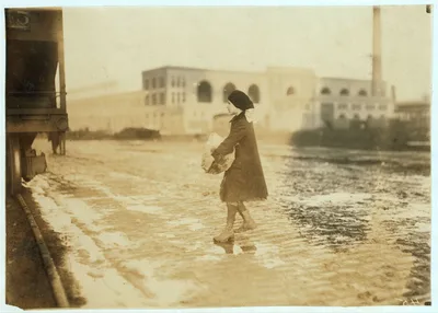 [Stealing coal from railroad coal-yard.]  Location: [Boston,…, Massachusetts, 1917
