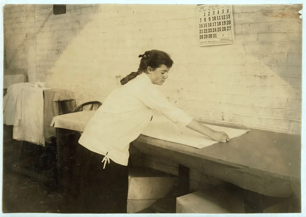 Florence Anderson, 15 years old. Folding curtains at Boutwell,…, Massachusetts, 1917