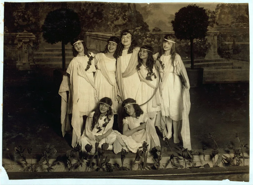 [Children of the Sunshine with "Play". L.W. Hine. [#4140: Miss…, New York (State), 1916