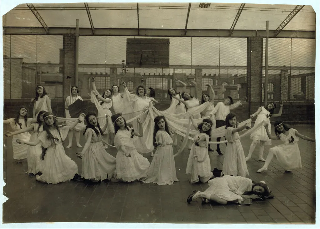 [The dance of the Children of the Sunshine with Ellen sleeping in the…, New York (State), 1916