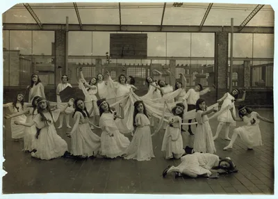 [The dance of the Children of the Sunshine with Ellen sleeping in the…, New York (State), 1916
